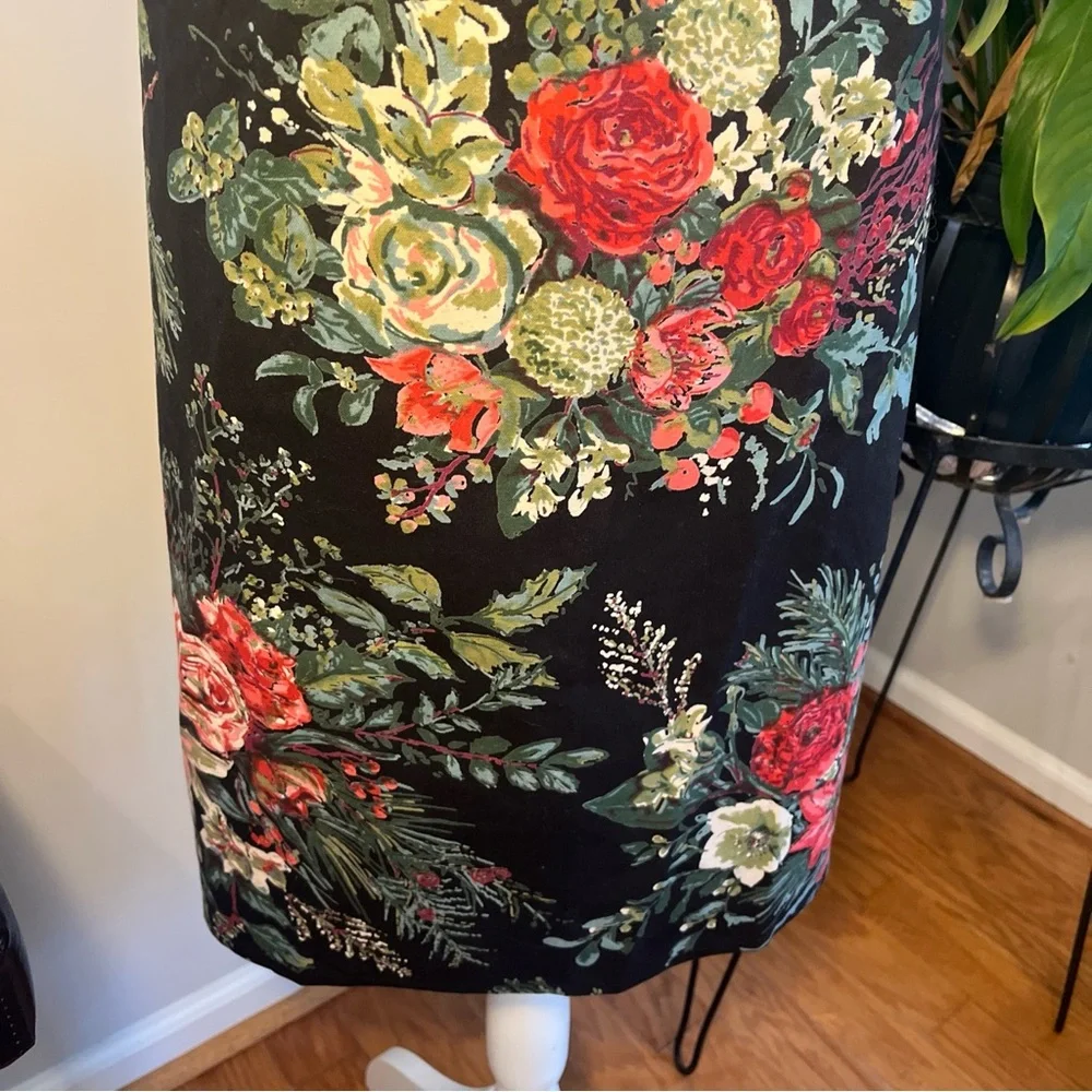 April Cornel Merry Black Apron Holly Berries Roses NWT